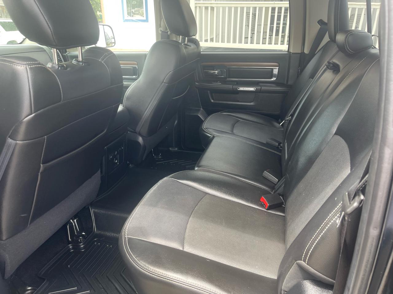 RAM 1500 4WD Crew Cab 140.5" Laramie 2014