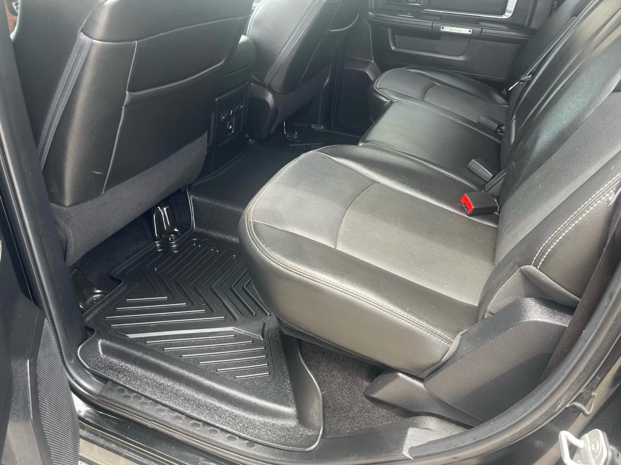 RAM 1500 4WD Crew Cab 140.5" Laramie 2014