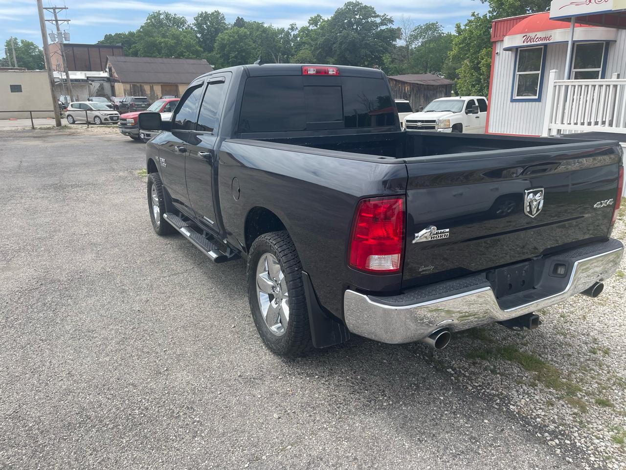 RAM 1500 4WD Quad Cab 140.5" Big Horn 2015