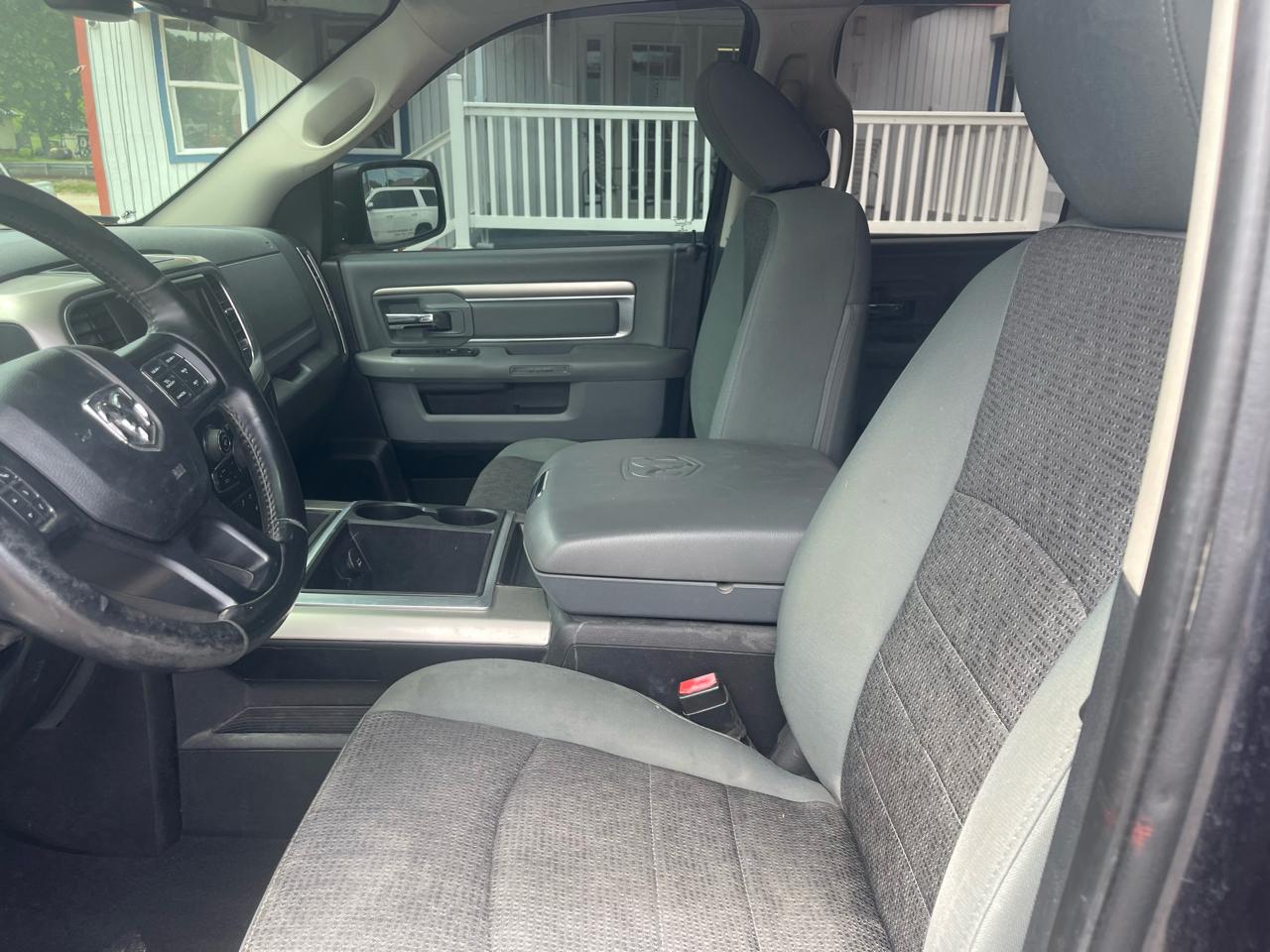 RAM 1500 4WD Quad Cab 140.5" Big Horn 2015