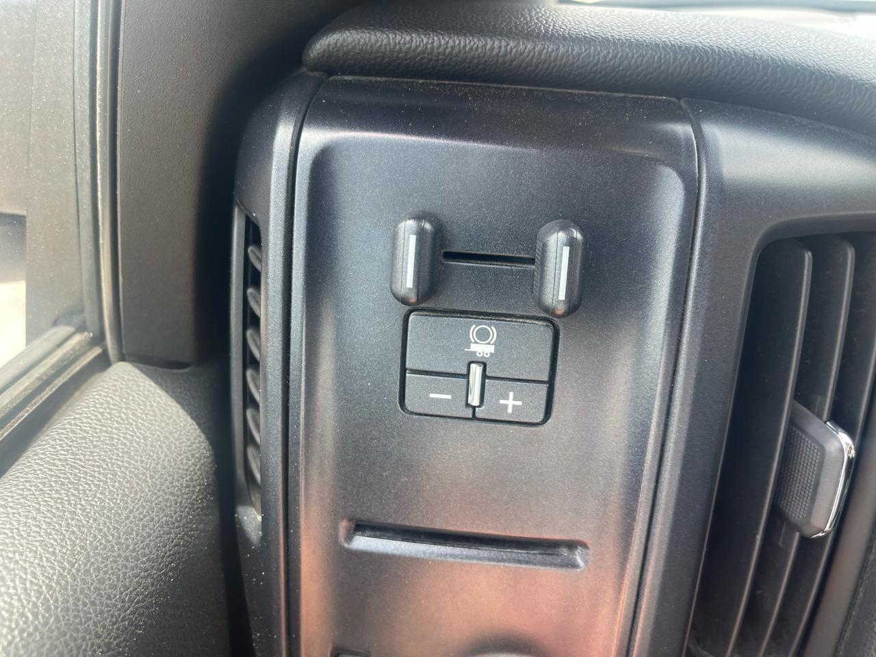 Chevrolet Silverado 3500HD 4WD Double Cab 158.1" Work Truck 2015