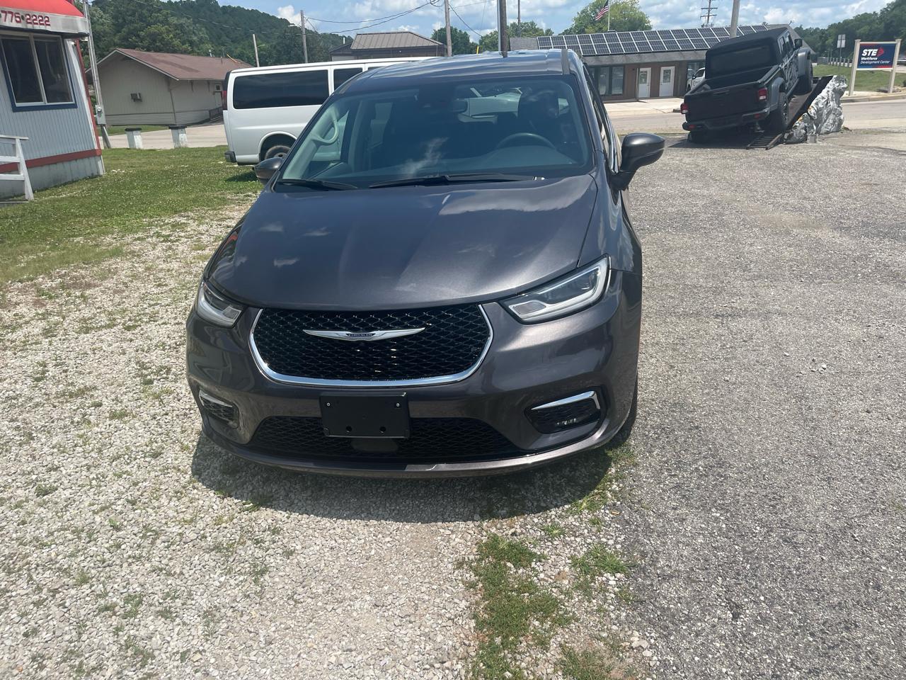 Chrysler Pacifica Touring L FWD 2023