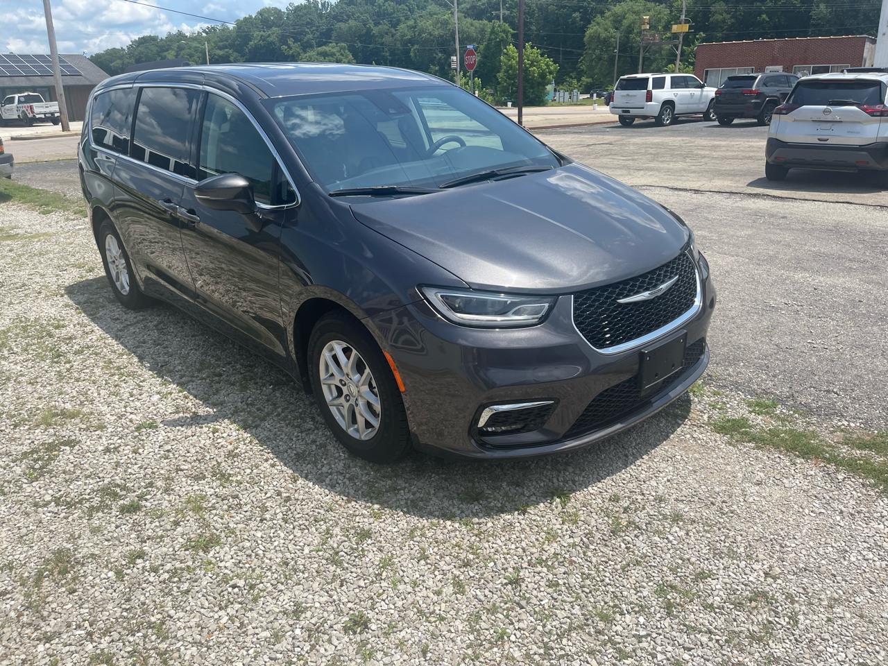 Chrysler Pacifica Touring L FWD 2023