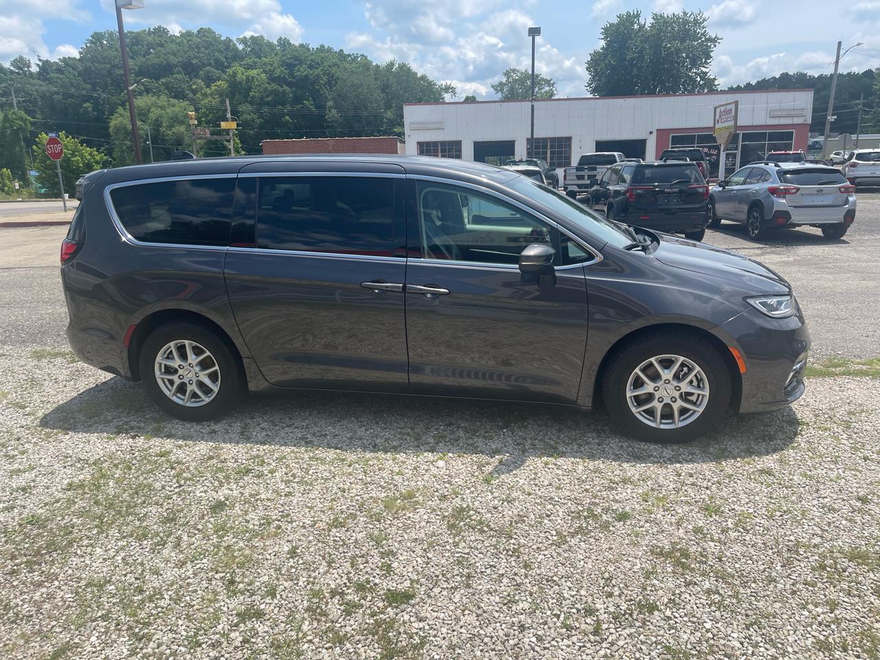 Chrysler Pacifica Touring L FWD 2023