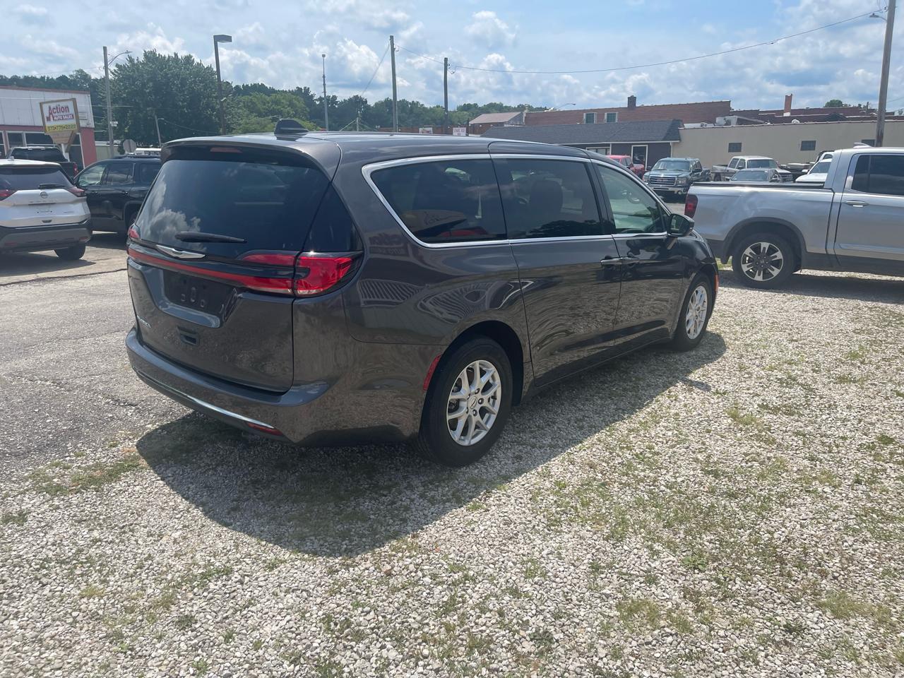Chrysler Pacifica Touring L FWD 2023