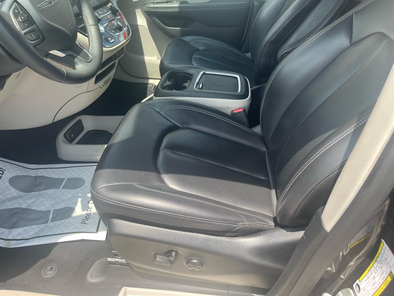 Chrysler Pacifica Touring L FWD 2023