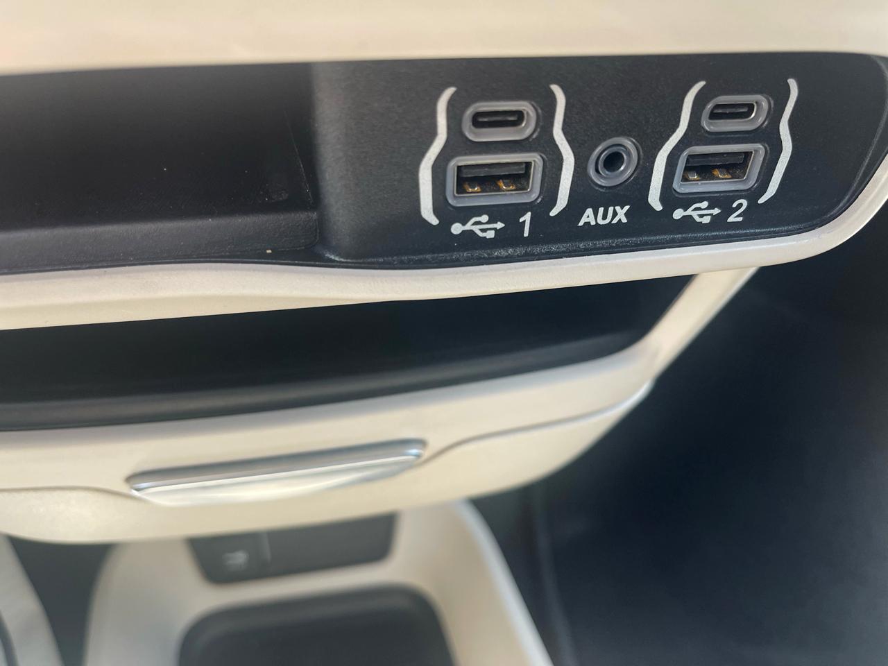Chrysler Pacifica Touring L FWD 2023