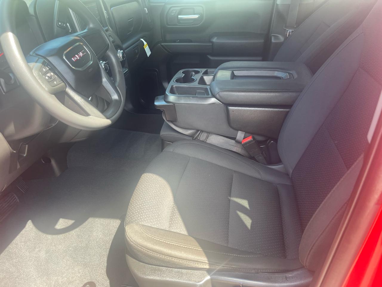 GMC Sierra 1500 4WD Crew Cab 147" Pro 2022