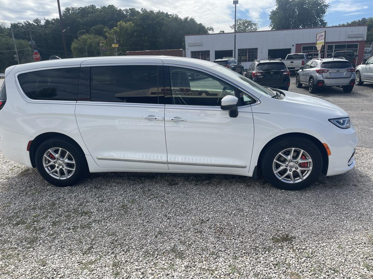 Chrysler Pacifica Touring L FWD 2023