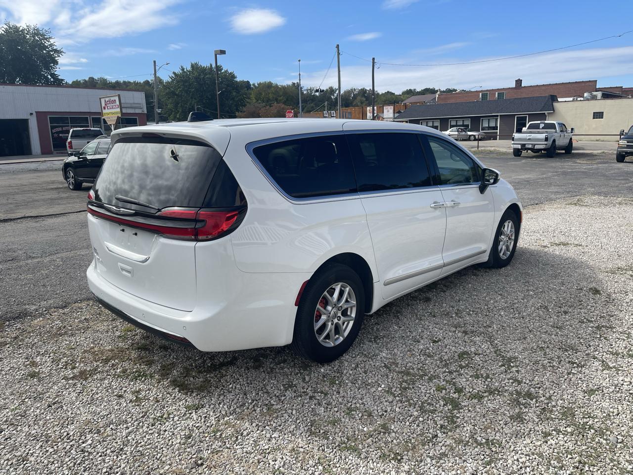 Chrysler Pacifica Touring L FWD 2023