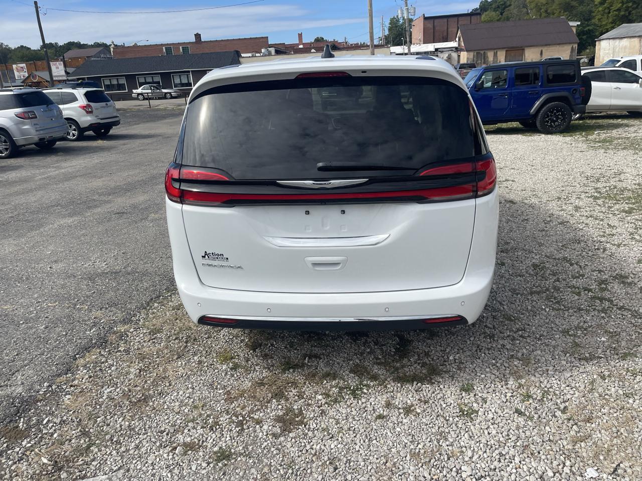 Chrysler Pacifica Touring L FWD 2023