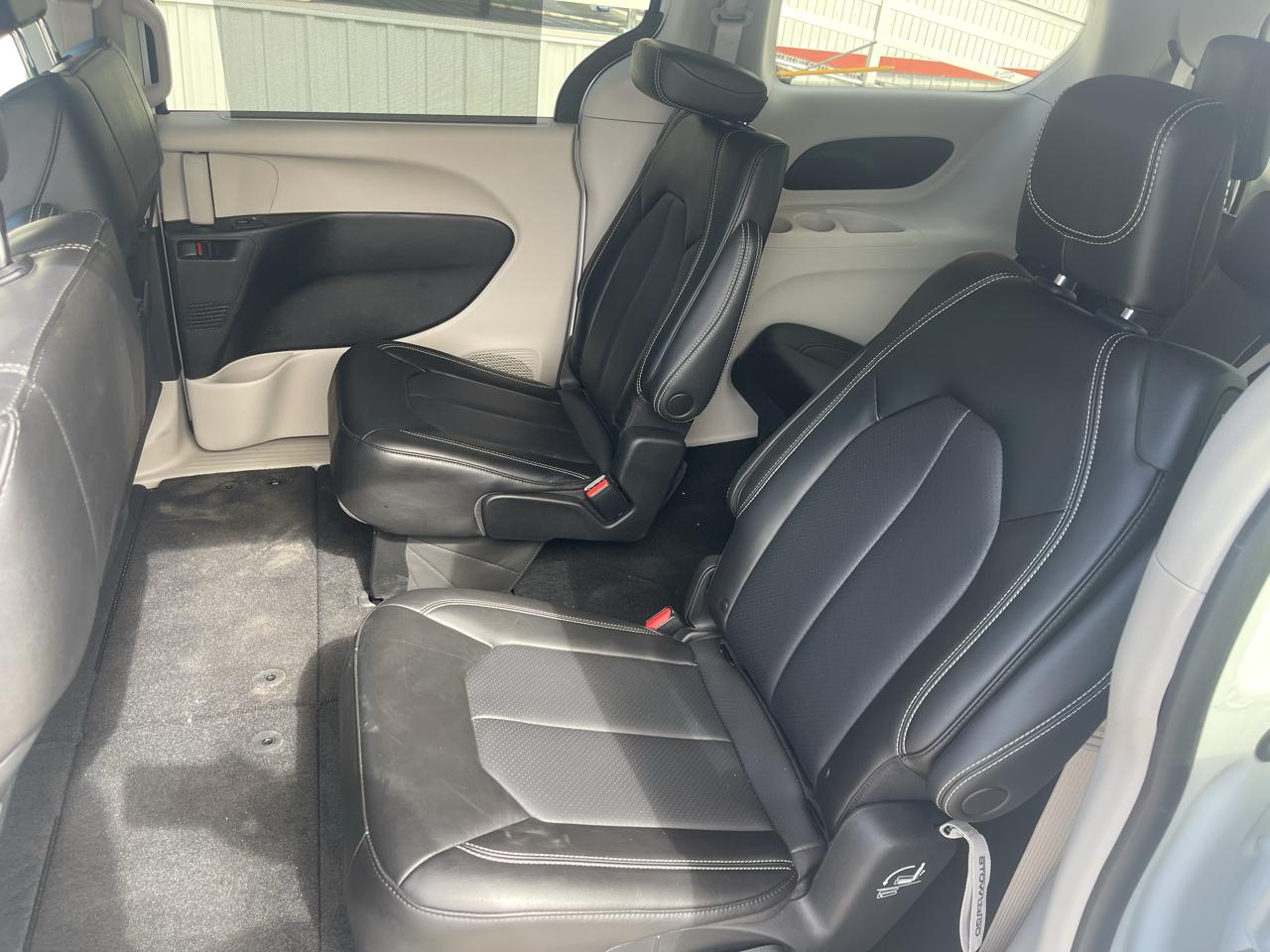 Chrysler Pacifica Touring L FWD 2023