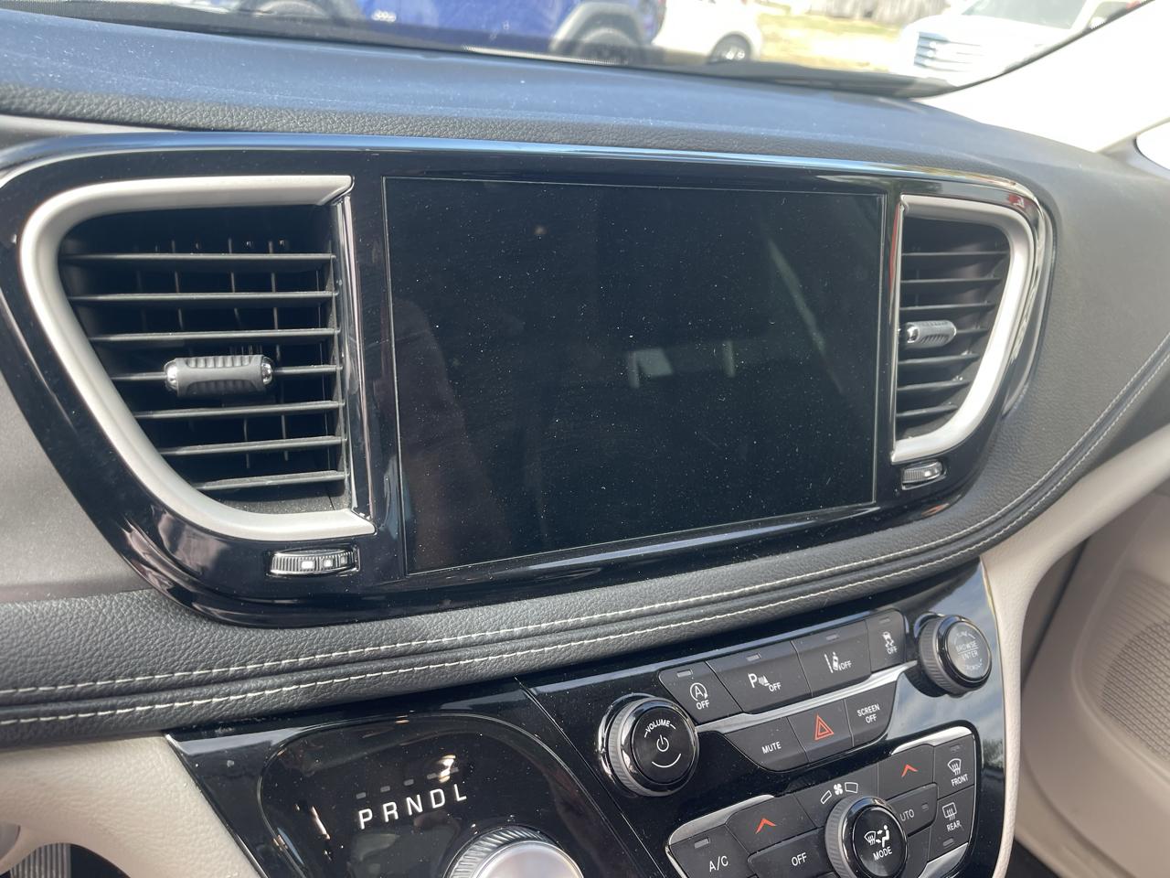 Chrysler Pacifica Touring L FWD 2023