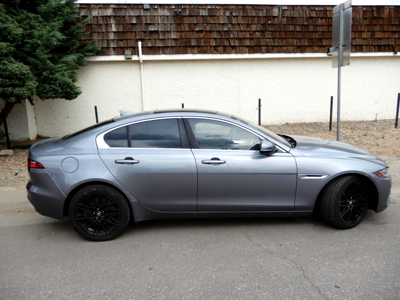 2020 Jaguar XE S photo 4