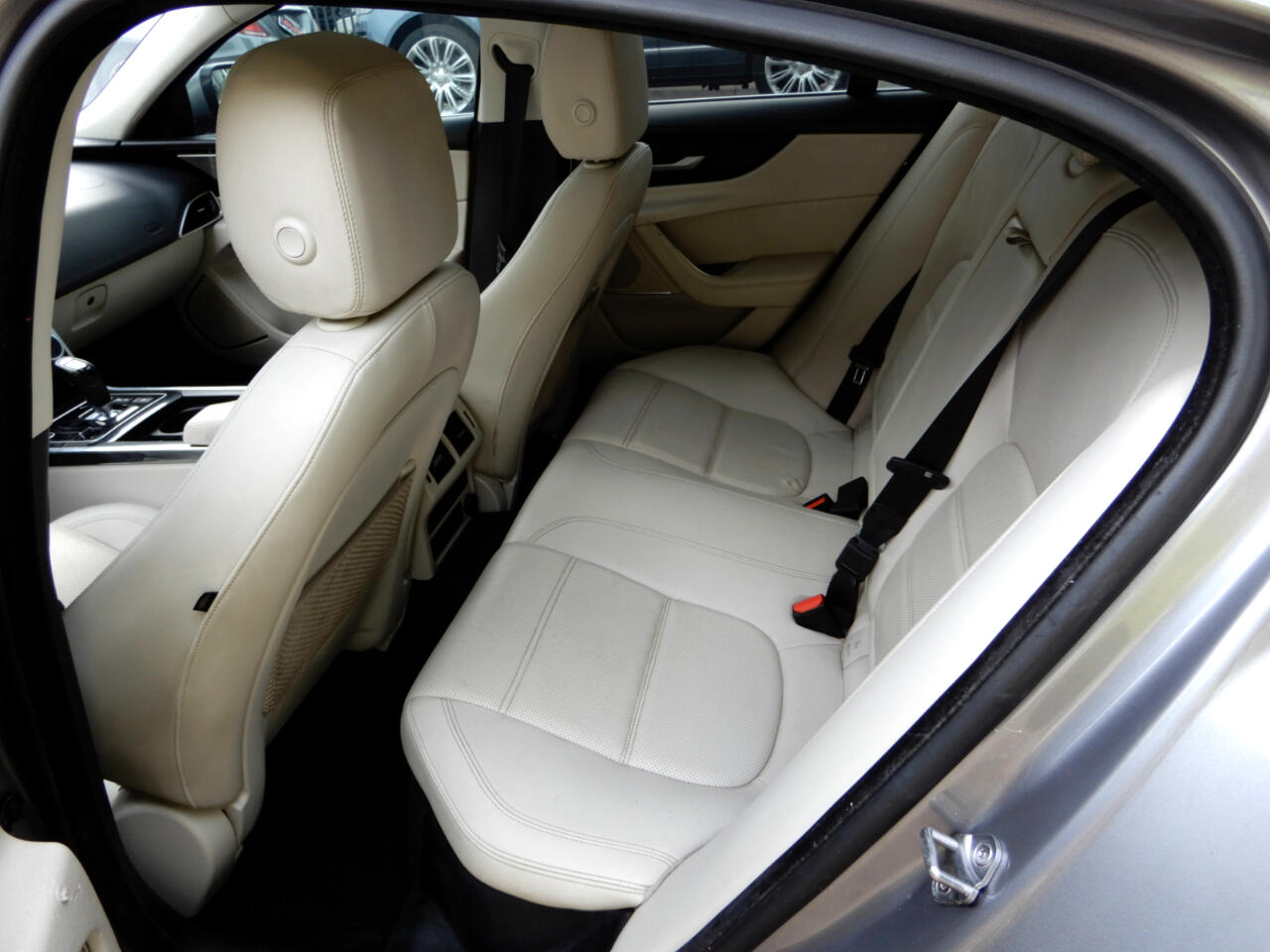 2020 Jaguar XE S photo 9