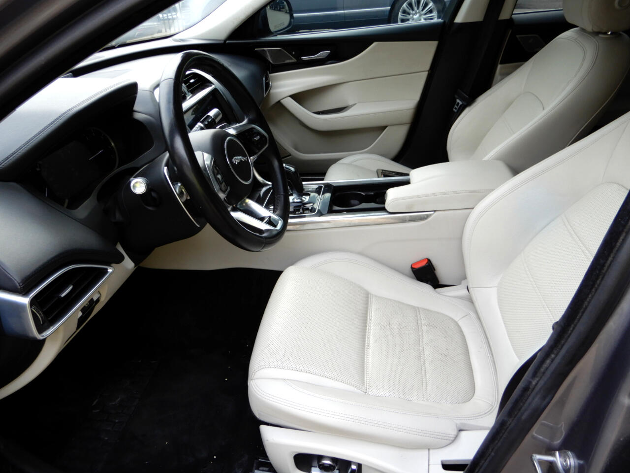 2020 Jaguar XE S photo 10