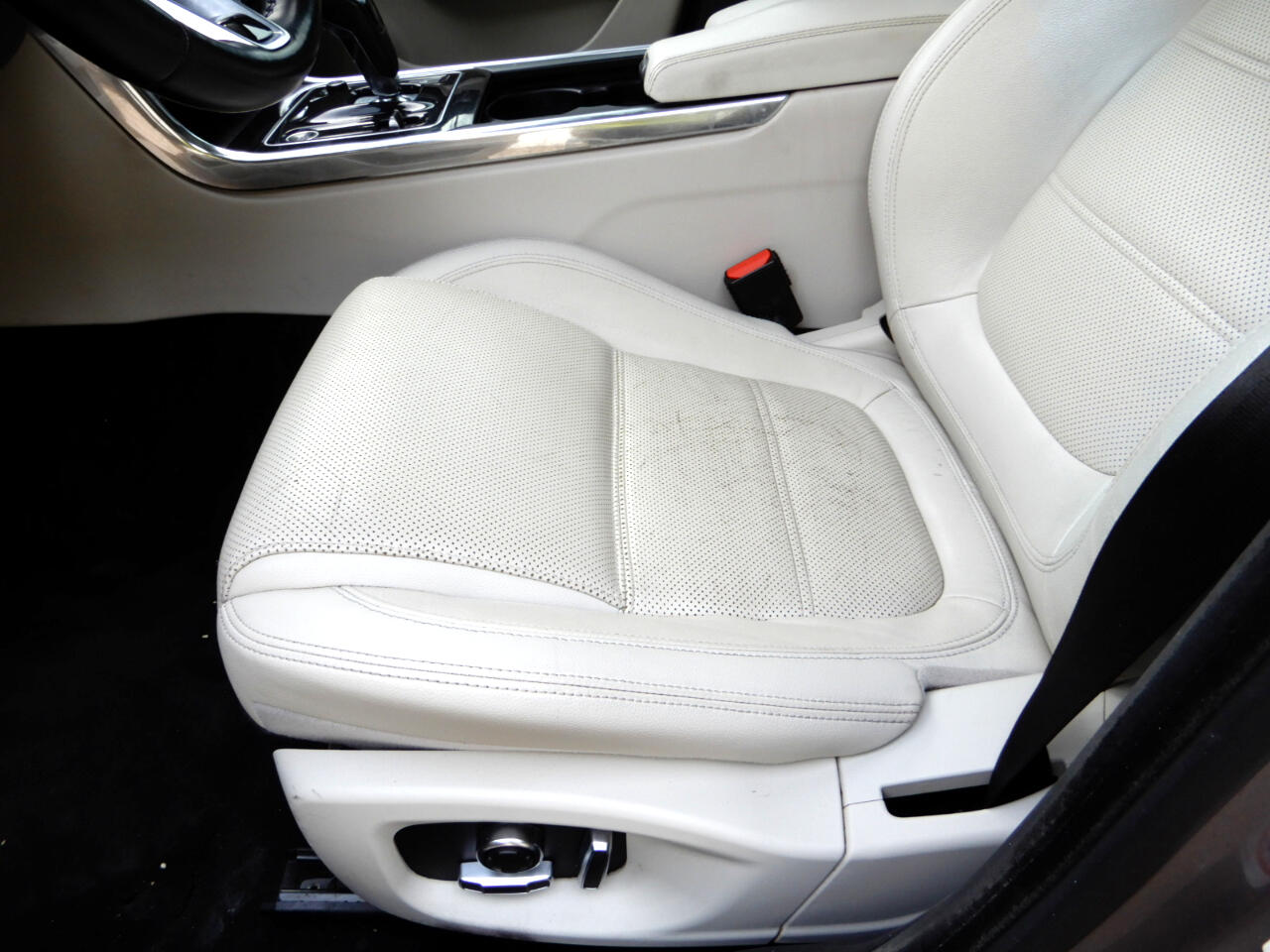 2020 Jaguar XE S photo 12