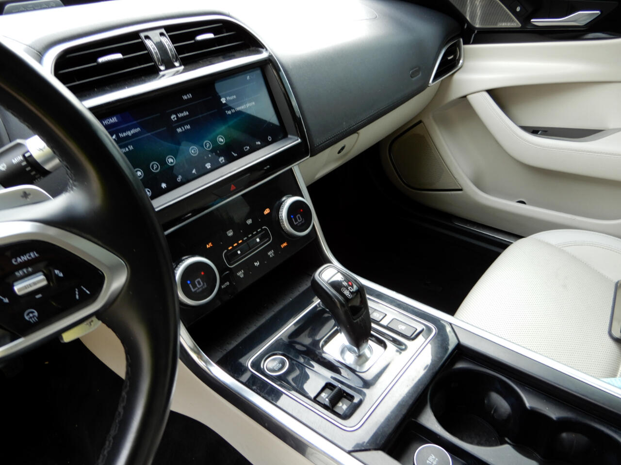 2020 Jaguar XE S photo 14