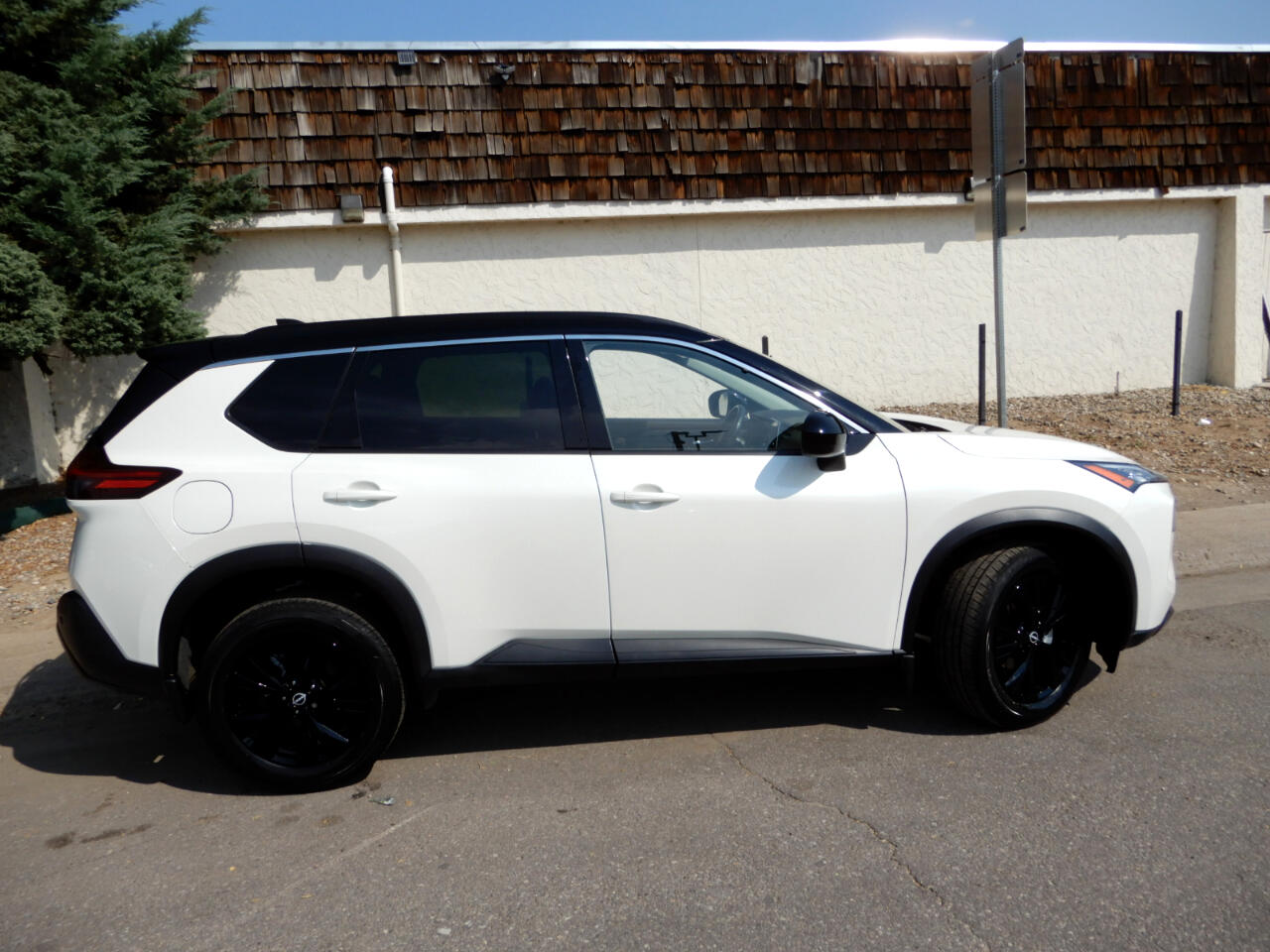 2023 Nissan Rogue SV photo 2