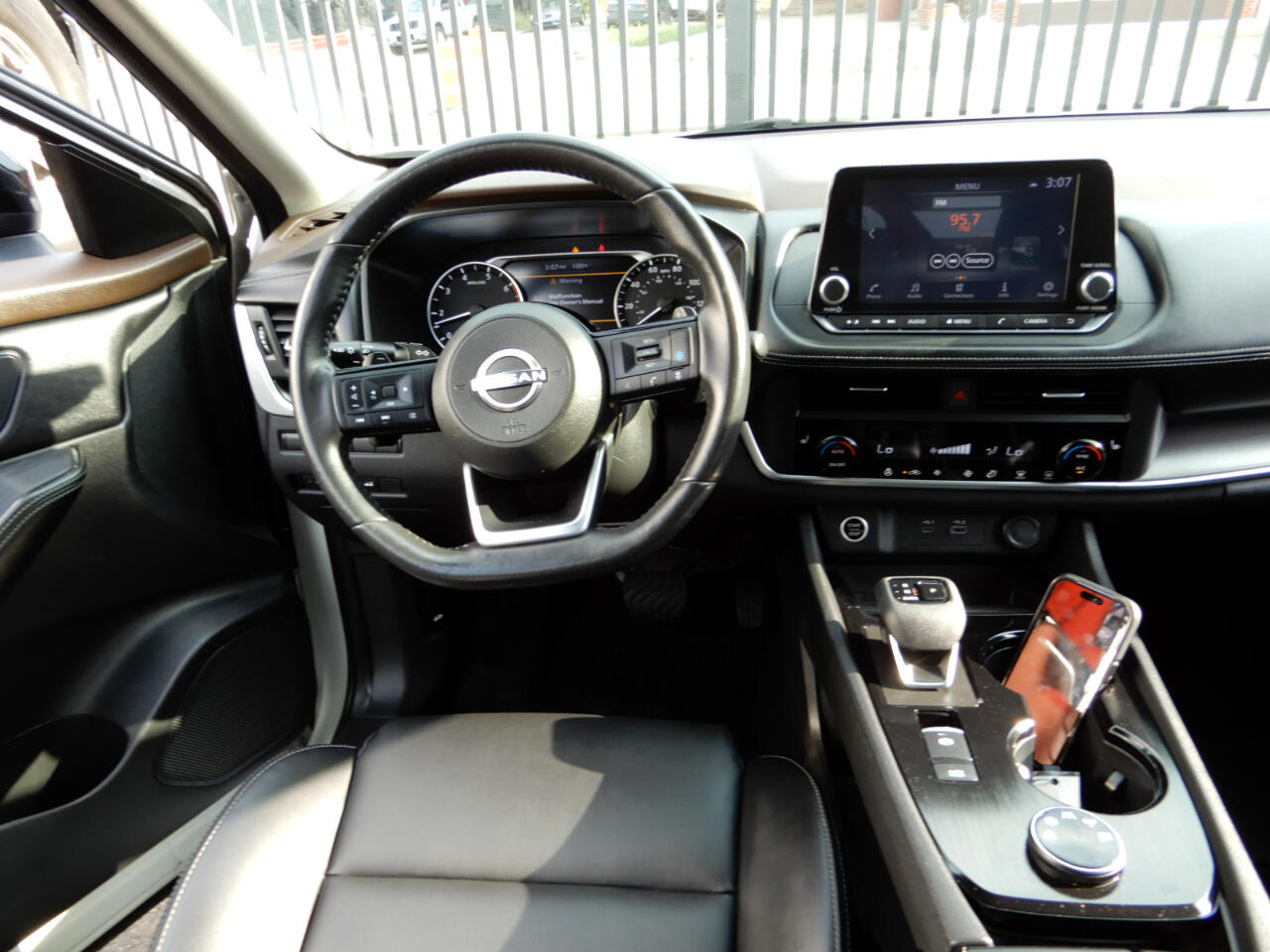 2023 Nissan Rogue SV photo 14