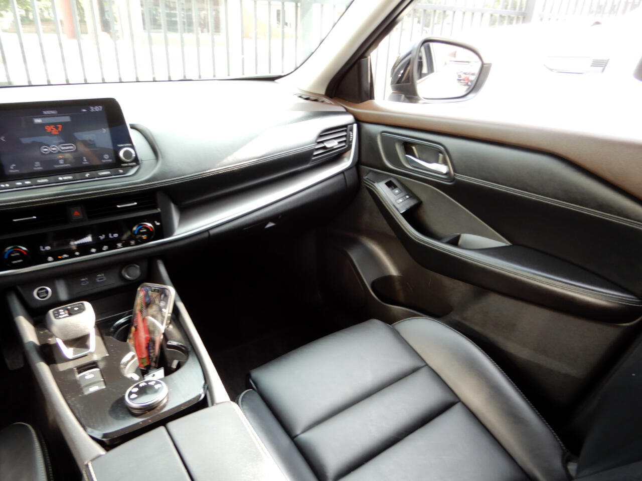 2023 Nissan Rogue SV photo 15
