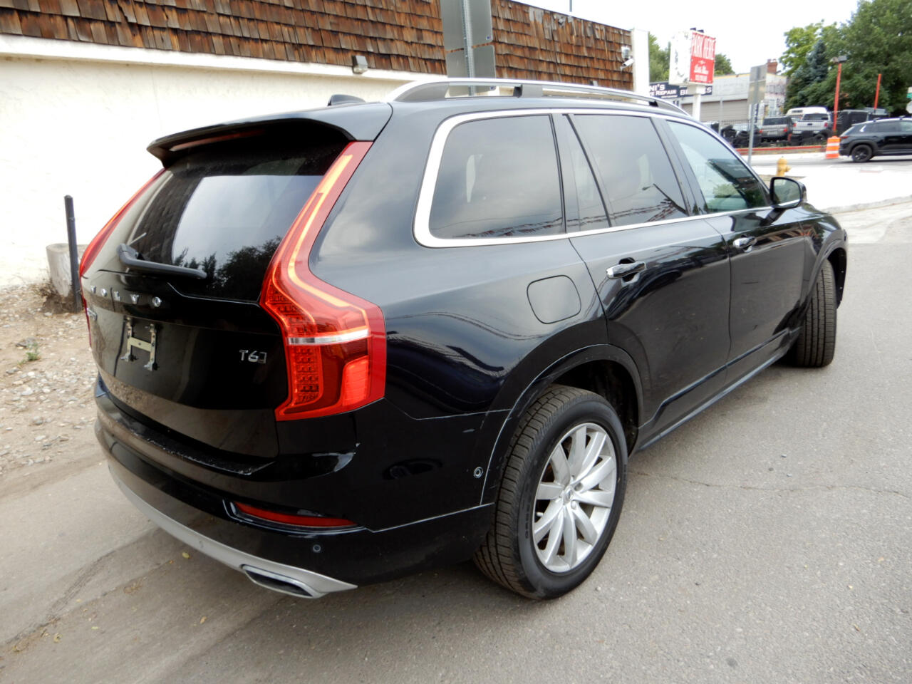 2019 Volvo XC90 T6 AWD Momentum photo 3