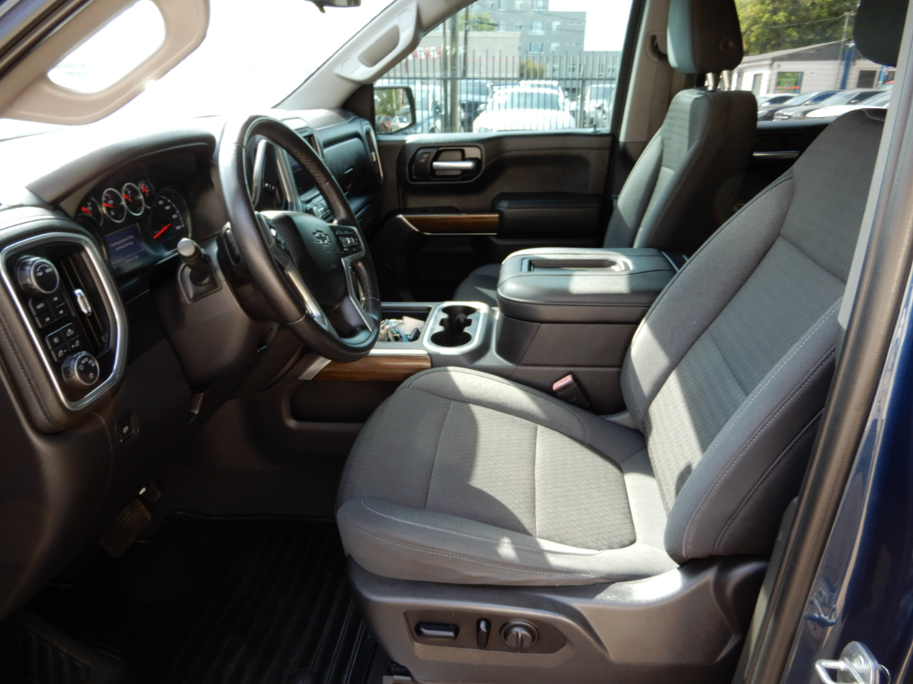 2021 Chevrolet Silverado 1500 RST photo 10