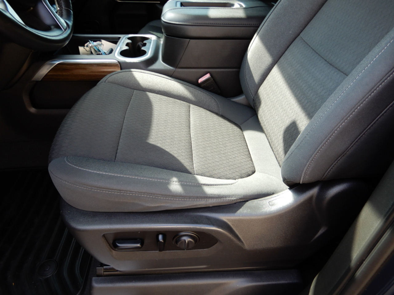 2021 Chevrolet Silverado 1500 RST photo 11