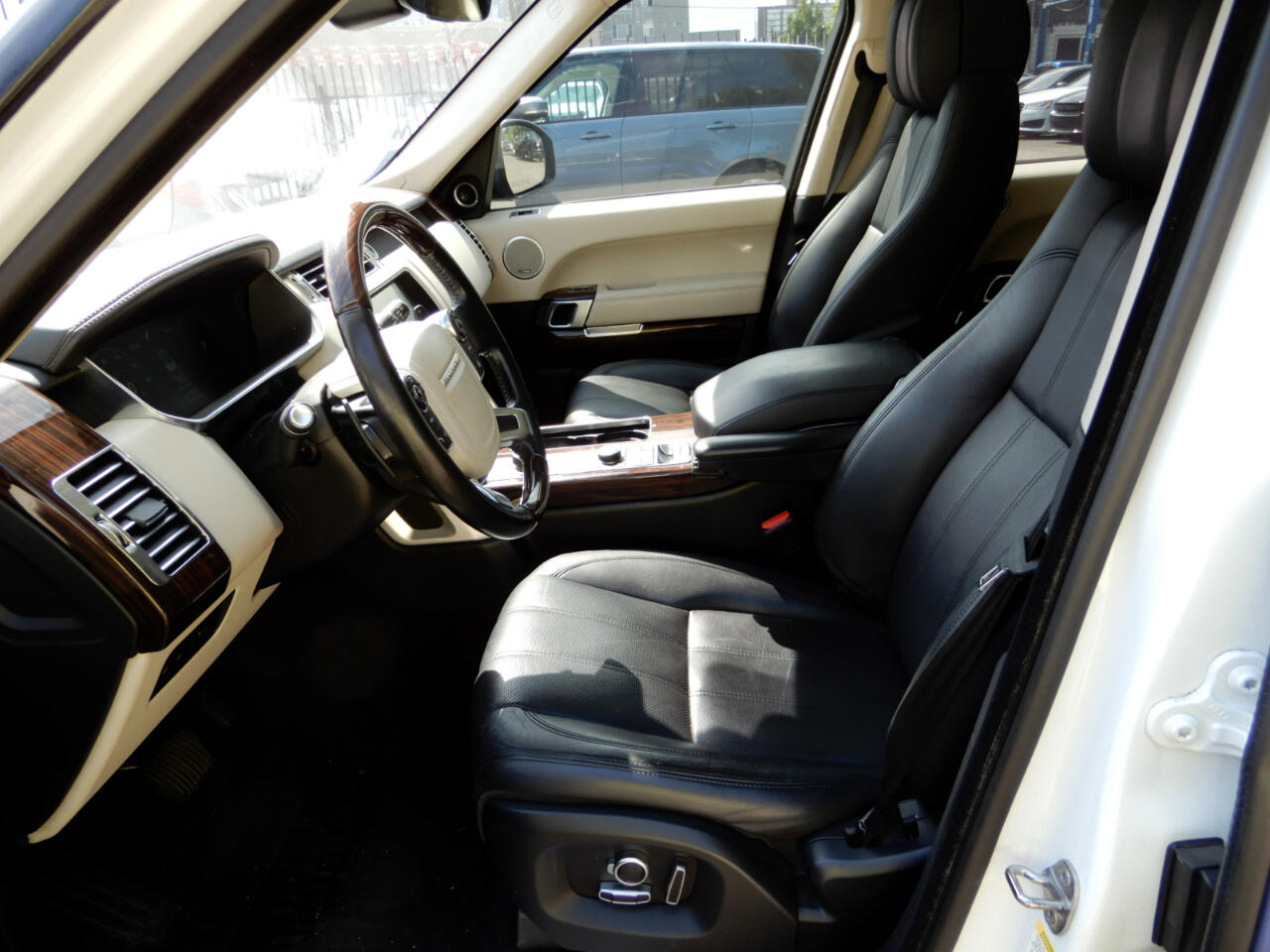 2017 Land Rover Range Rover SuperCharged HSE photo 11