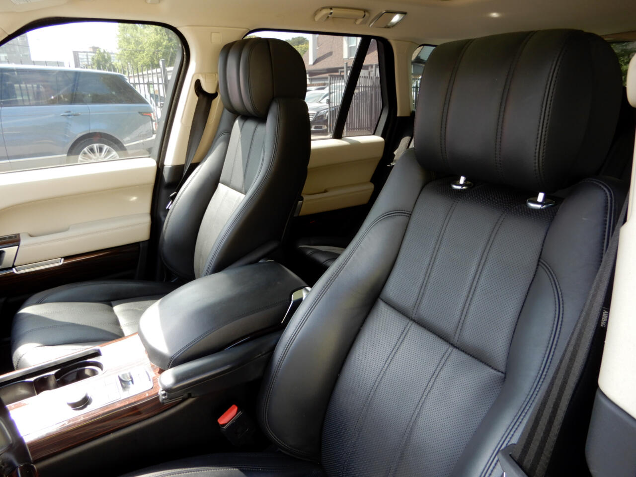 2017 Land Rover Range Rover SuperCharged HSE photo 12