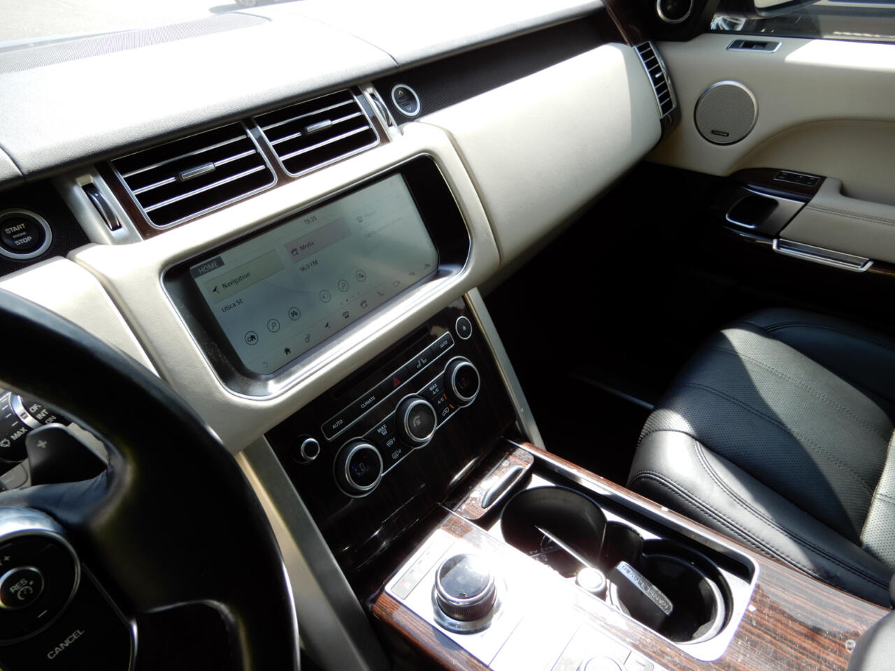 2017 Land Rover Range Rover SuperCharged HSE photo 15