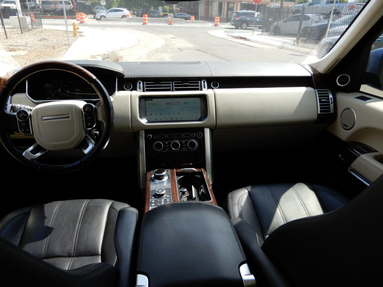 2017 Land Rover Range Rover SuperCharged HSE photo 18