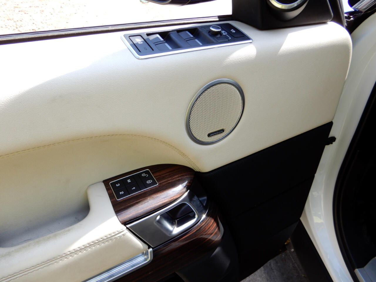 2017 Land Rover Range Rover SuperCharged HSE photo 24
