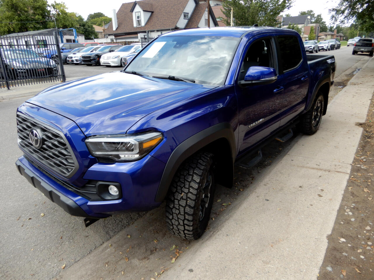 2022 Toyota Tacoma TRD V6 photo 8