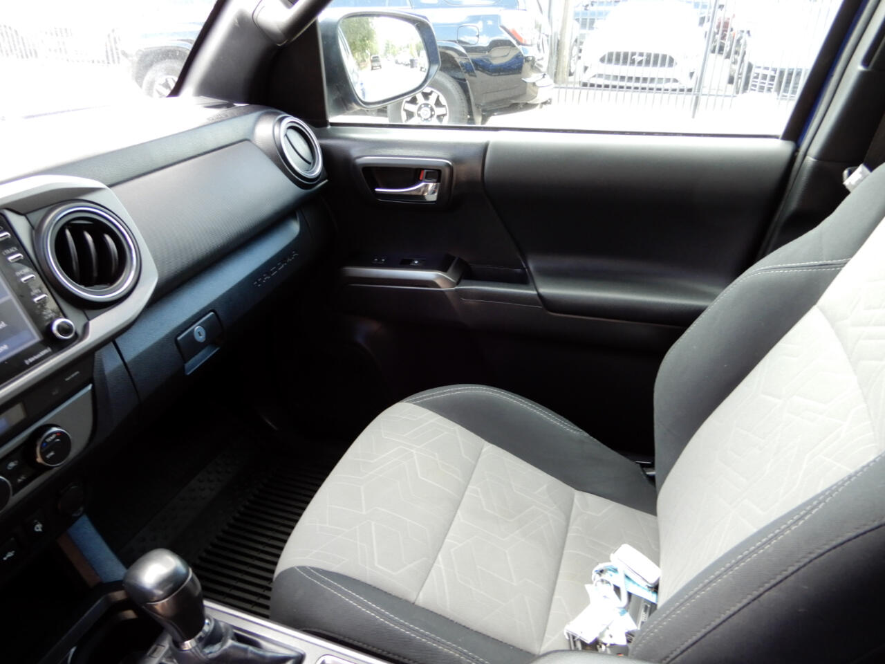 2022 Toyota Tacoma TRD V6 photo 14