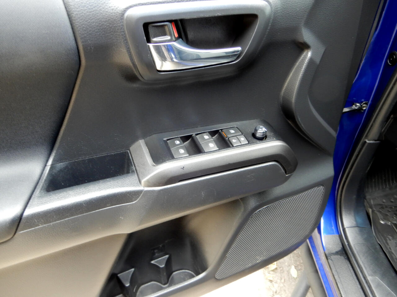 2022 Toyota Tacoma TRD V6 photo 19