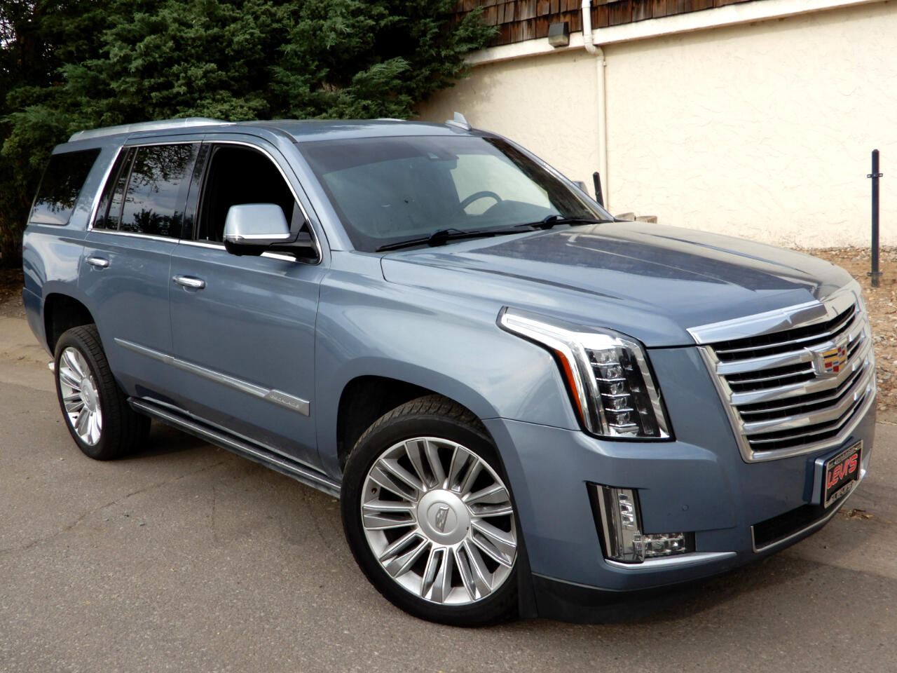 2016 Cadillac Escalade Platinum photo 3
