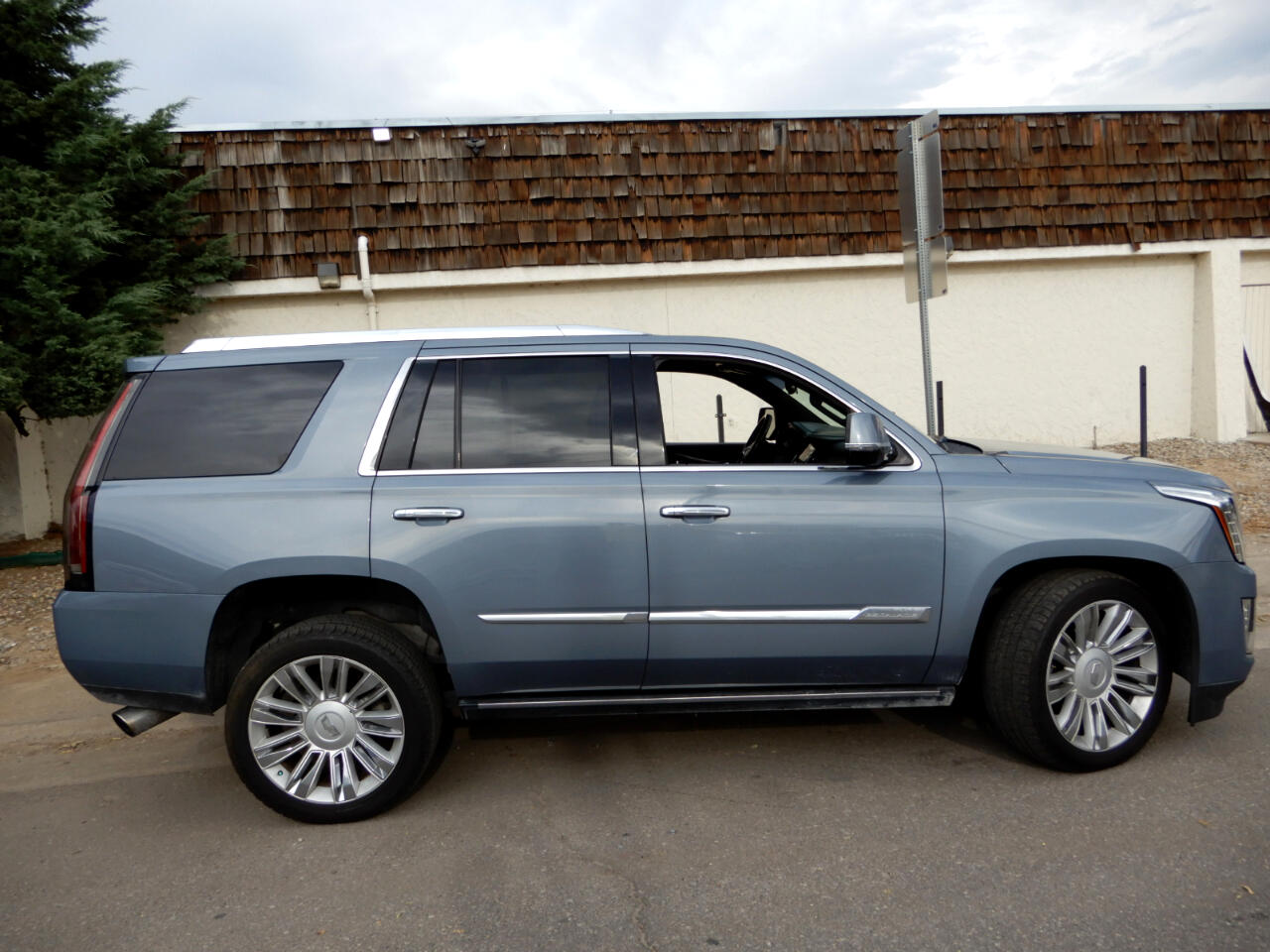 2016 Cadillac Escalade Platinum photo 4