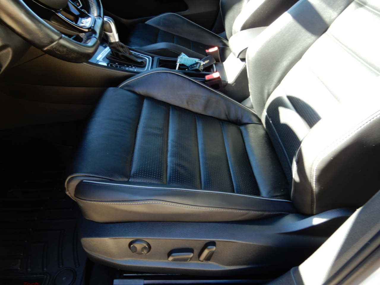 Volkswagen Golf R 2.0T DSG w/DCC/Nav 2019