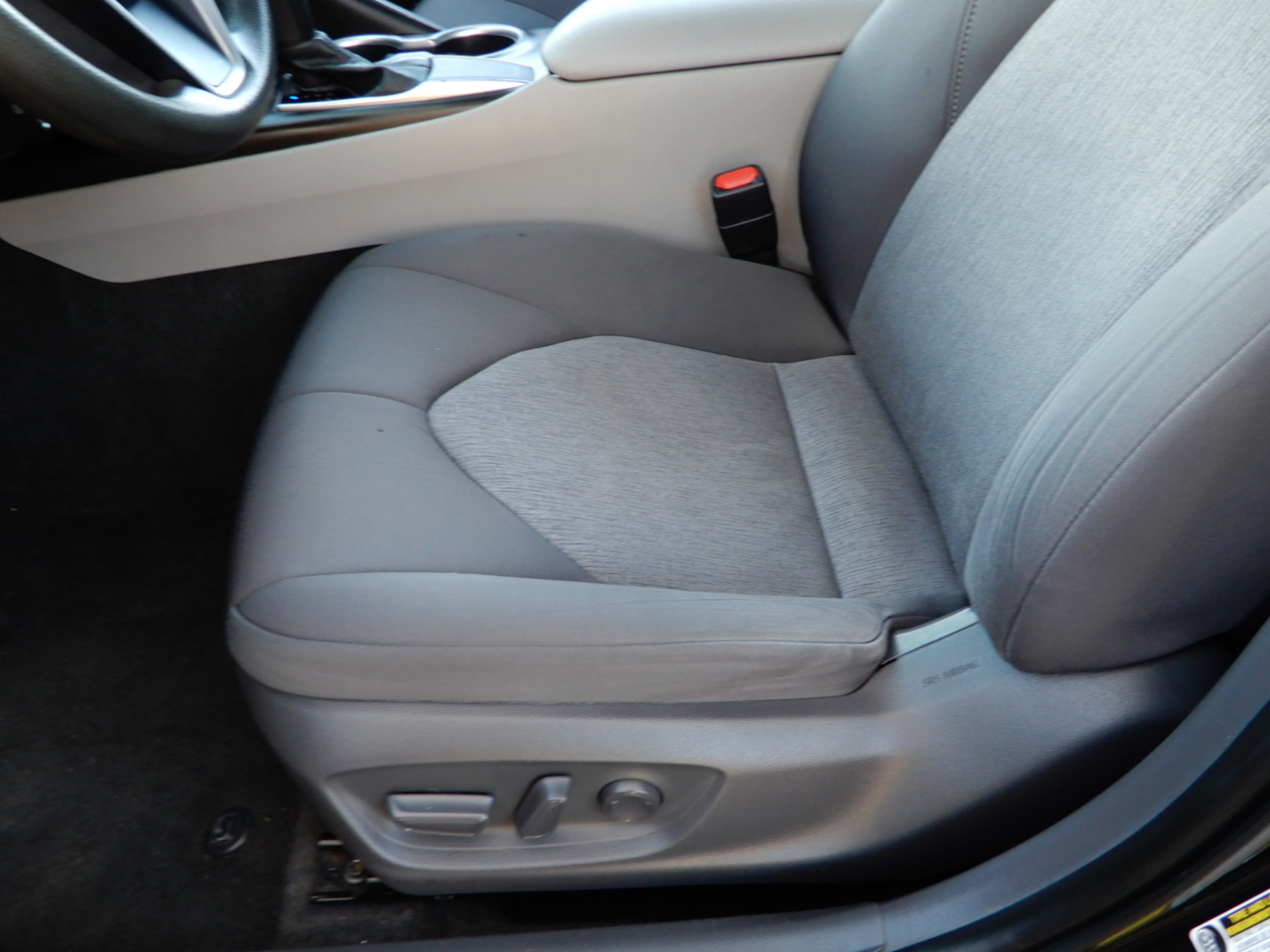 Toyota Camry LE Auto (Natl) 2021