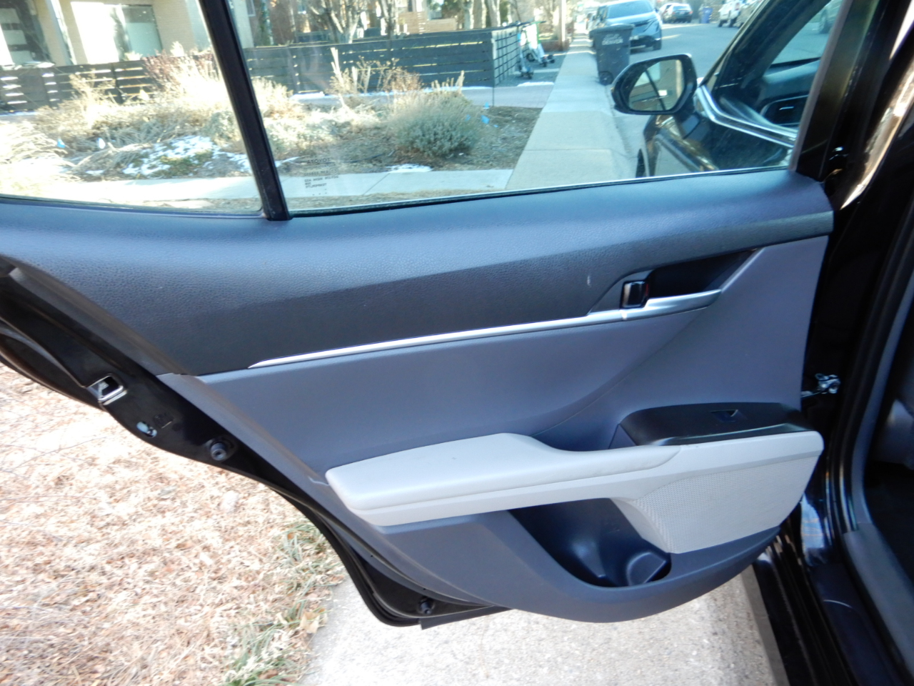 Toyota Camry LE Auto (Natl) 2021