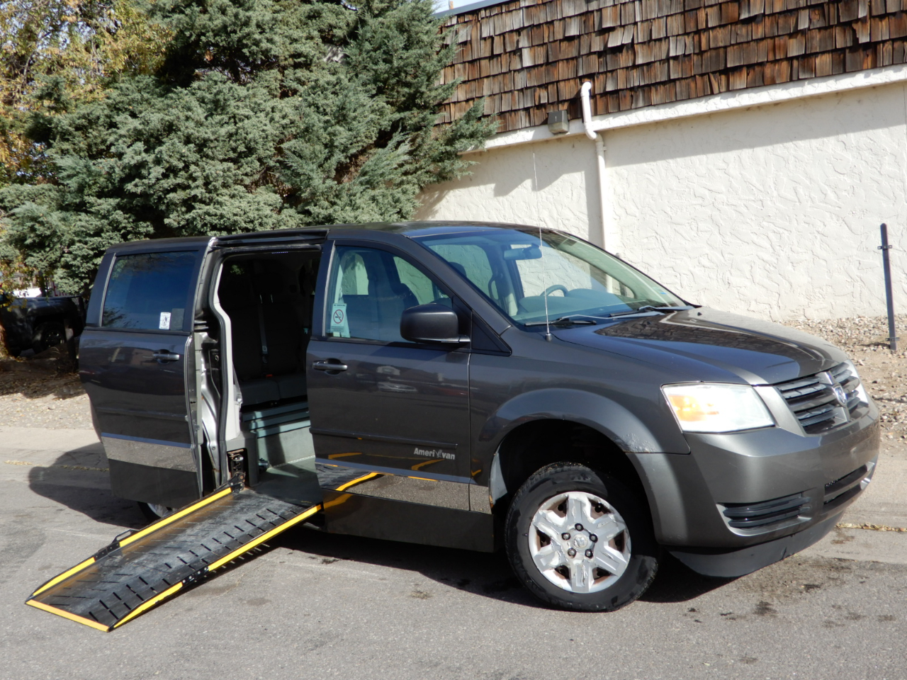 2010 Dodge Grand Caravan SE photo 2