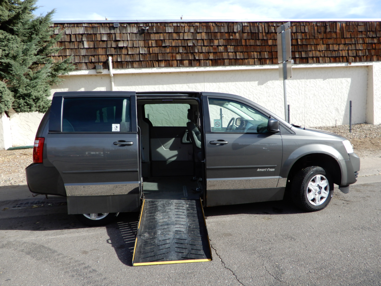 2010 Dodge Grand Caravan SE photo 3