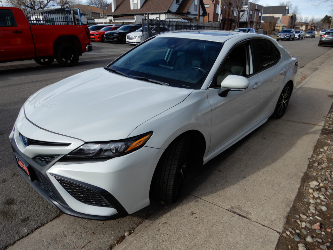 Toyota Camry Hybrid SE CVT (Natl) 2023
