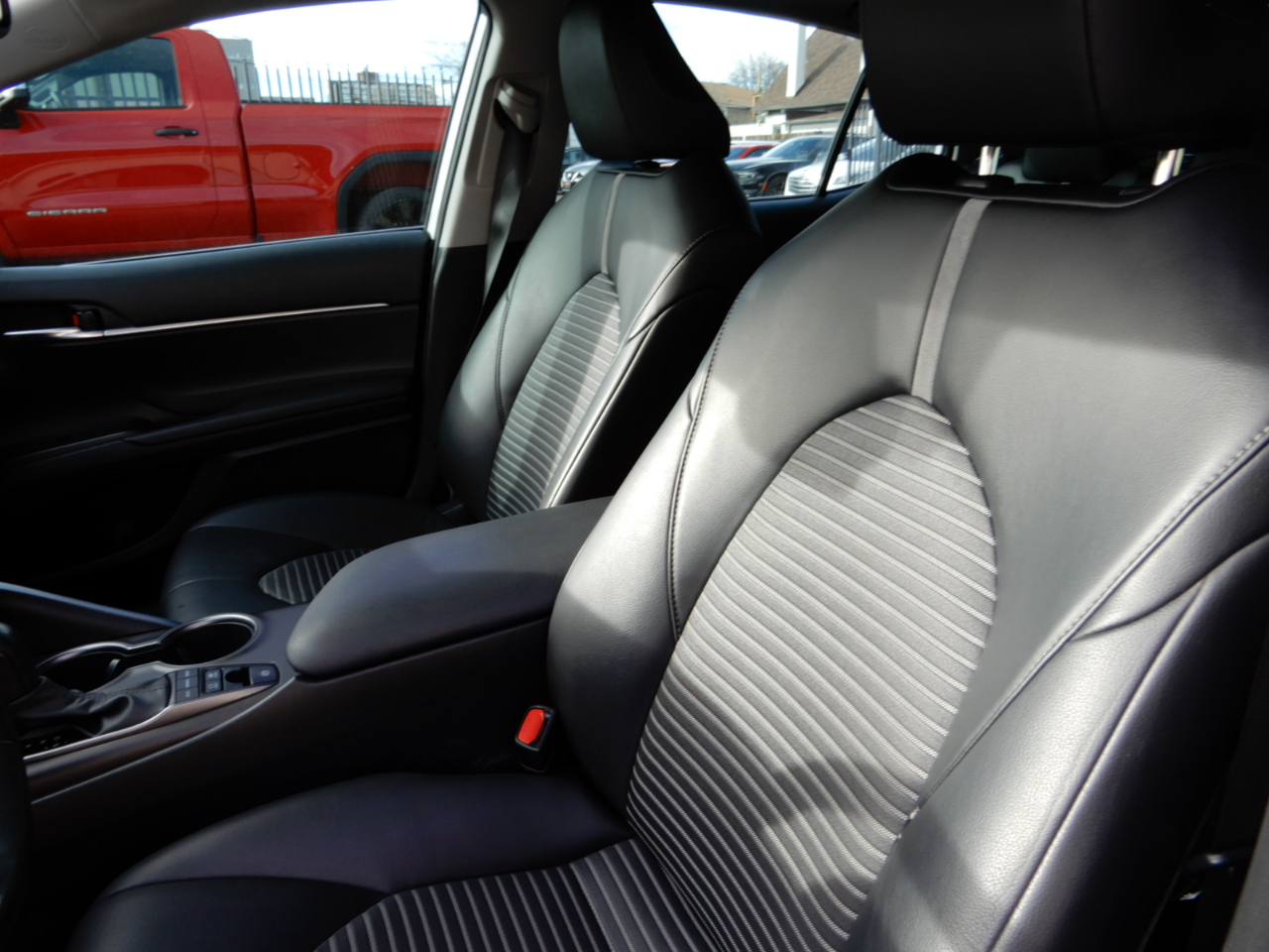 Toyota Camry Hybrid SE CVT (Natl) 2023