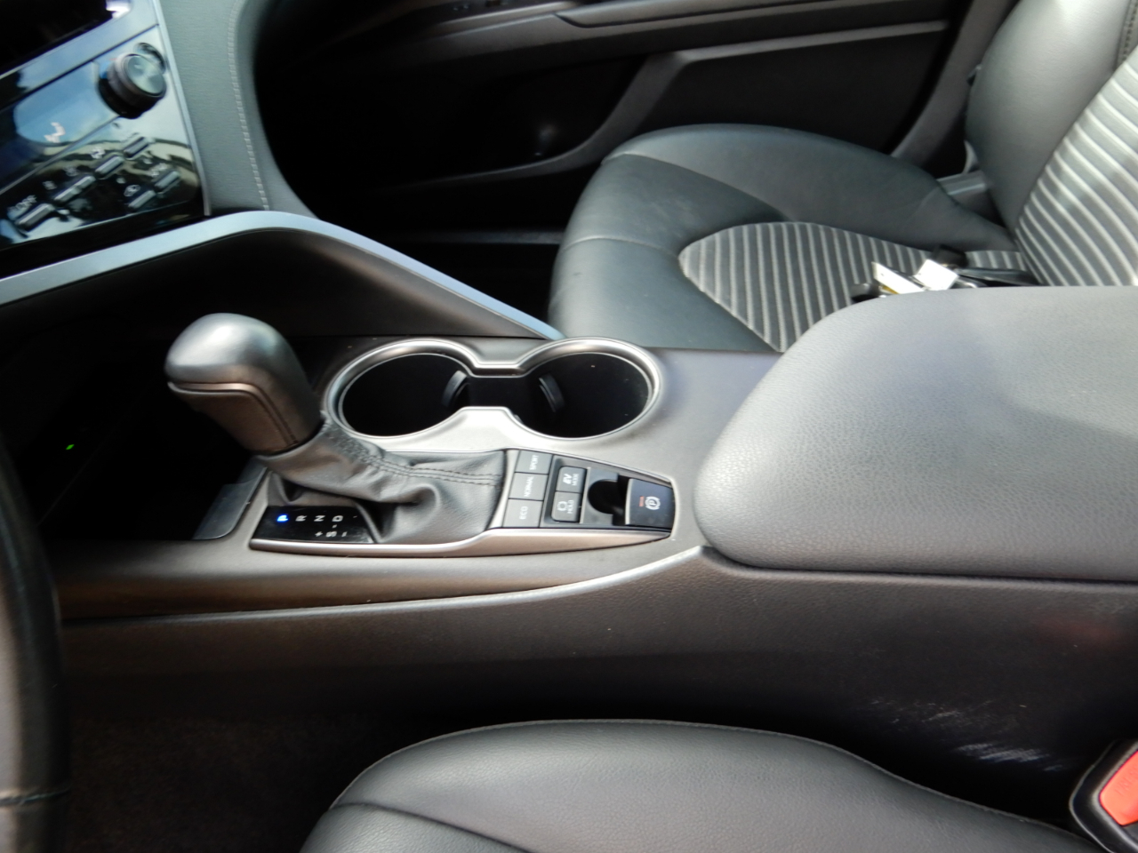 Toyota Camry Hybrid SE CVT (Natl) 2023