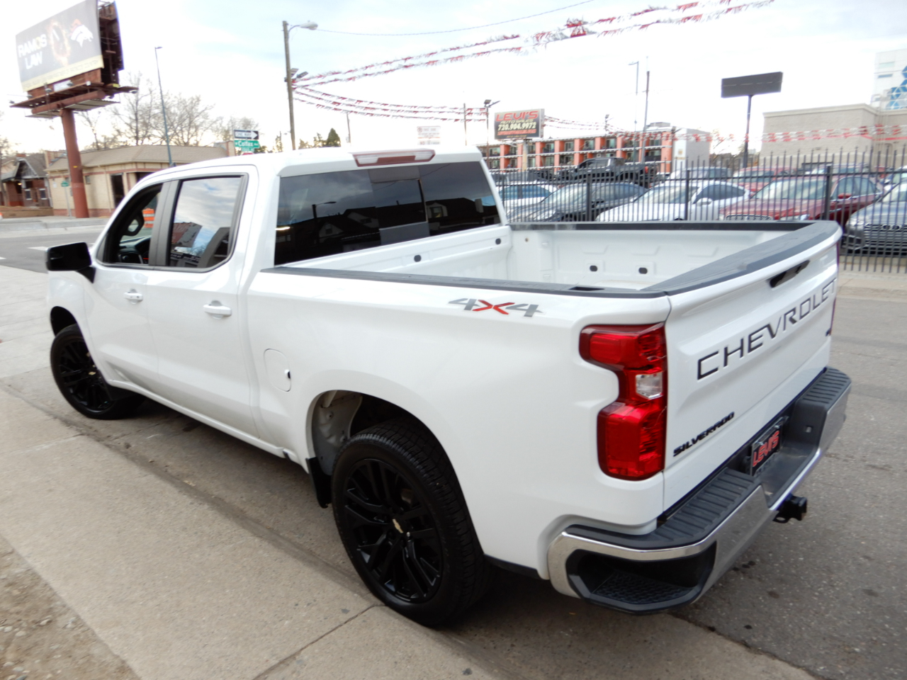 Chevrolet Silverado 1500 LTD 4WD Crew Cab 147" LT w/1LT 2022