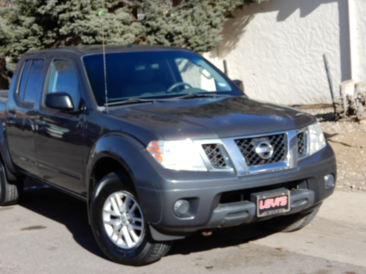 Nissan Frontier 4WD Crew Cab SWB Auto SV 2015