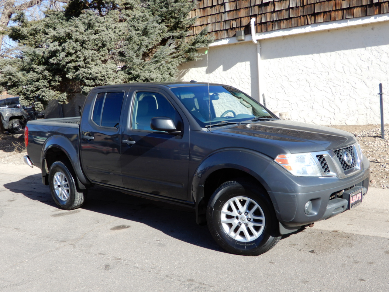 Nissan Frontier 4WD Crew Cab SWB Auto SV 2015