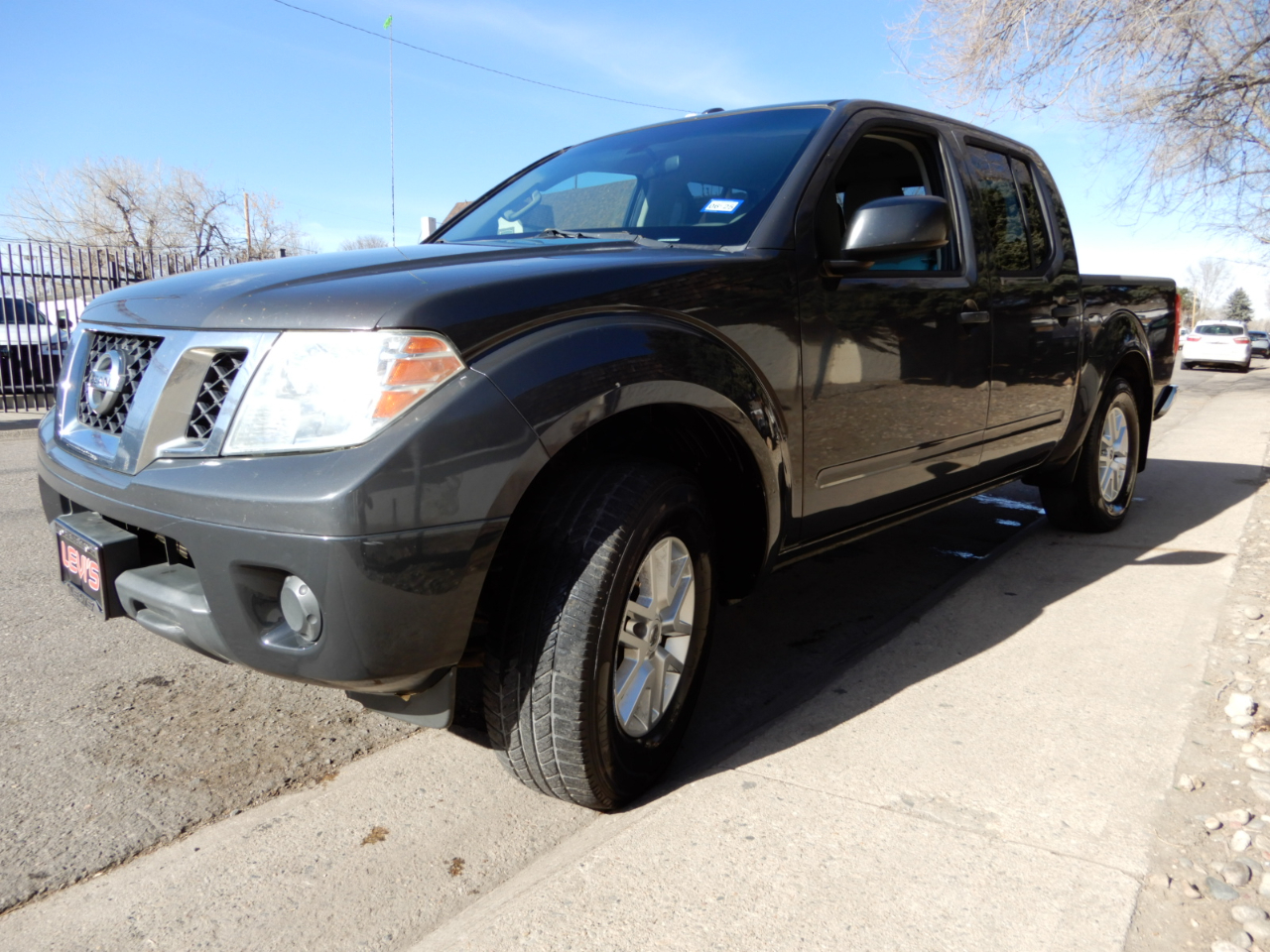 Nissan Frontier 4WD Crew Cab SWB Auto SV 2015